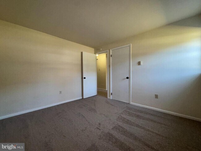 Building Photo - 7 Orchard Hills Dr