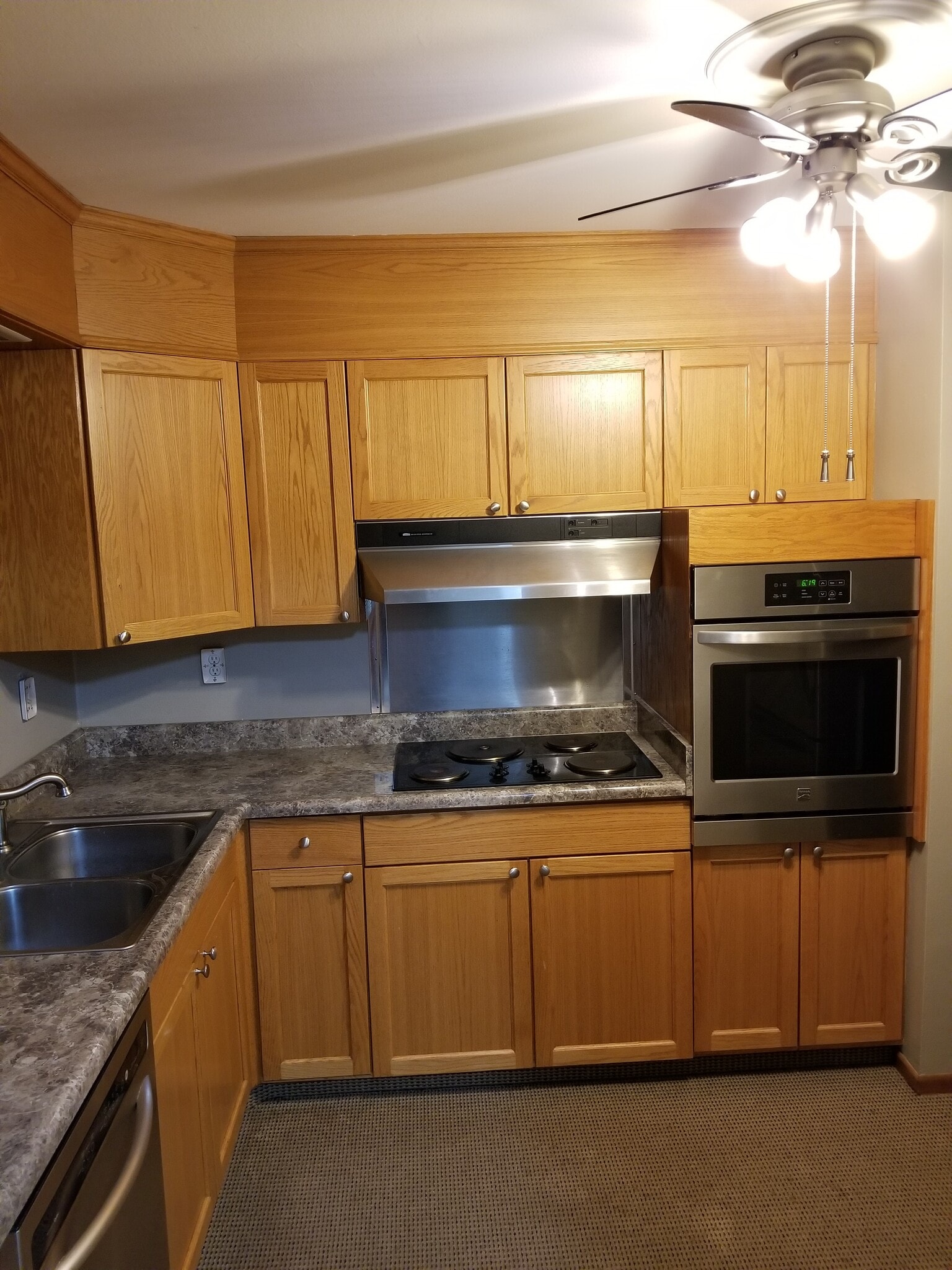 Building Photo - 1728 Middle Rd