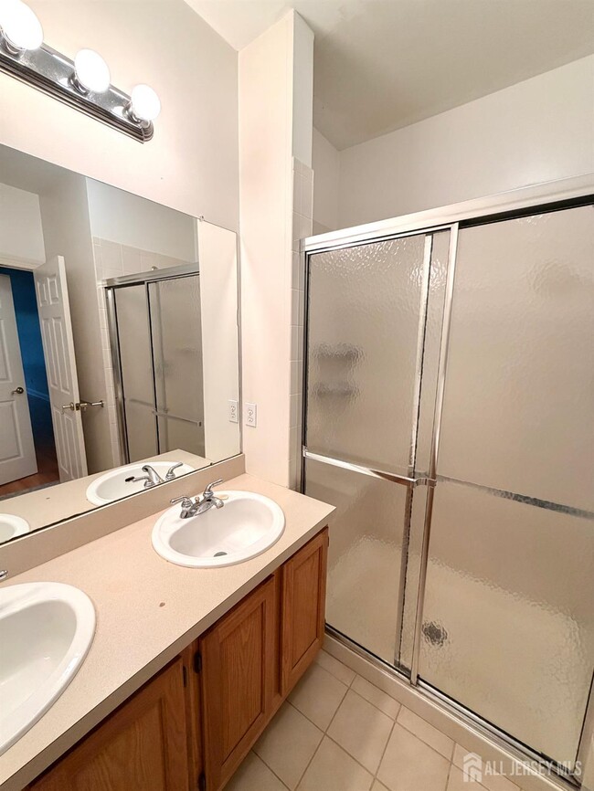 Building Photo - 616 Middlesex Ave