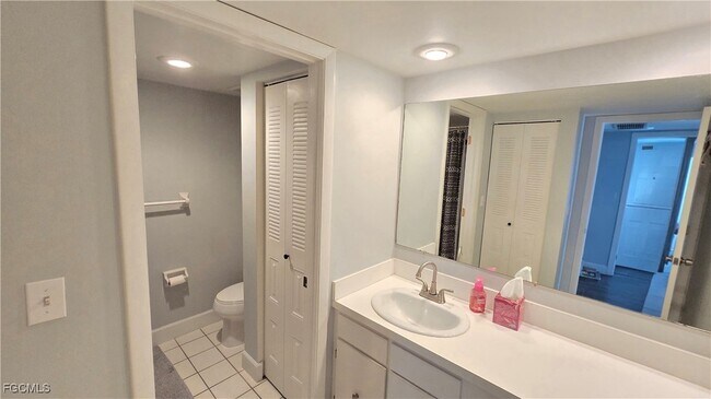 Building Photo - 5223 Cedarbend Dr