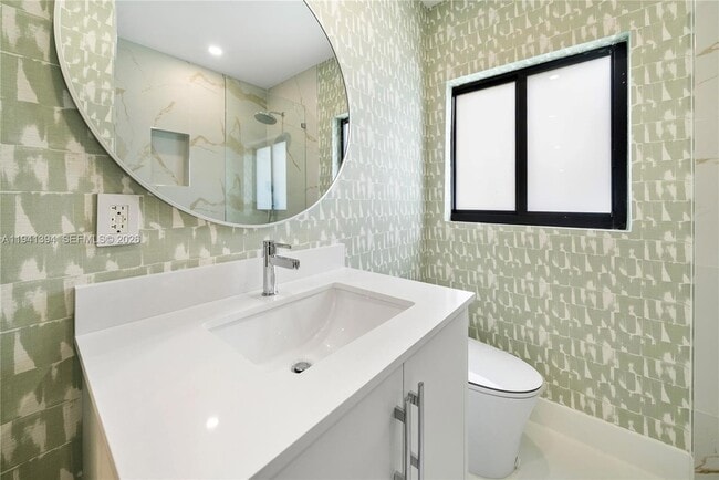 Building Photo - 600 NE 57th St