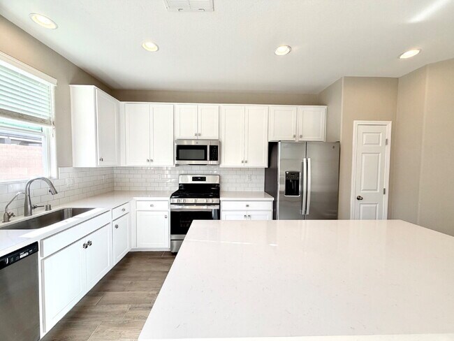 Building Photo - HIVE FALL MOVE-IN SPECIAL: NEWER 2024 BUILD | GATED COMMUNITY | SOLAR INCLUDED