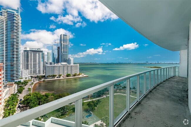 Building Photo - 1900 N Bayshore Dr