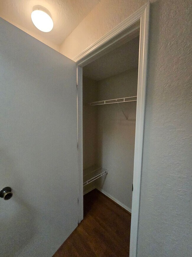Building Photo - One bedroom one bath apartment close to USF