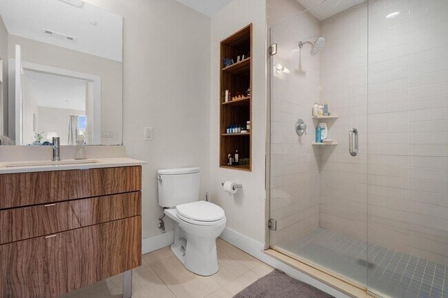 Building Photo - 248 Meridian St