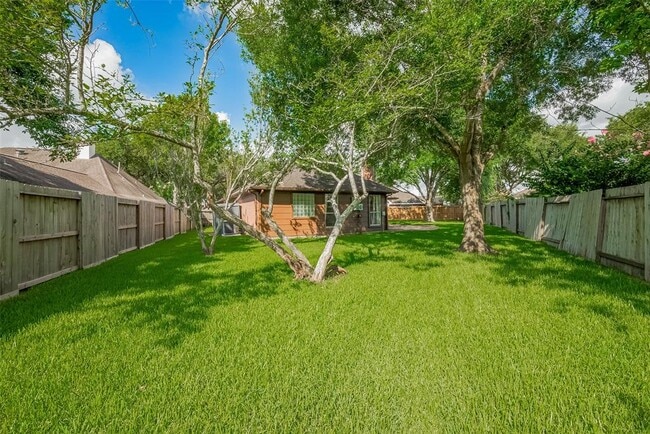 Building Photo - 6303 Palm Ct