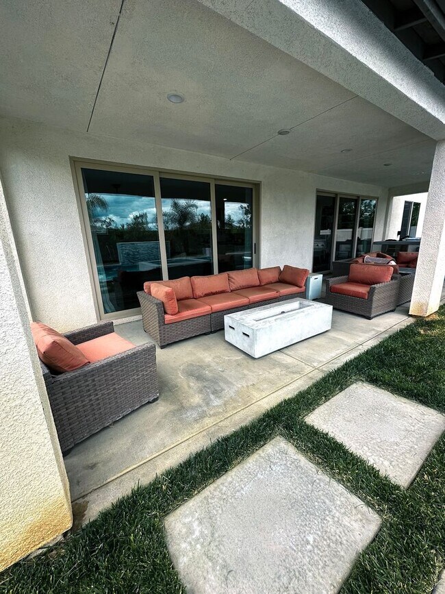 Building Photo - Spencer Crossing 5 Bedroom Modern Pool Home
