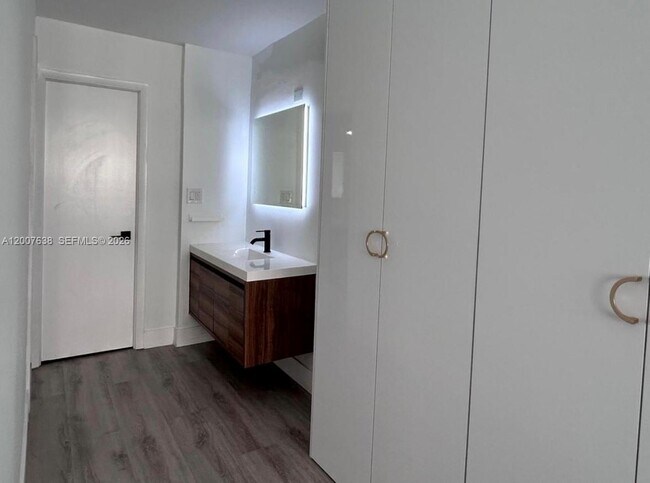 Building Photo - 5838 Collins Ave