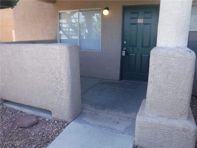 Building Photo - 6553 McRae Ave