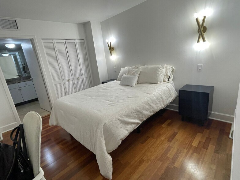 Building Photo - 2333 Brickell Ave