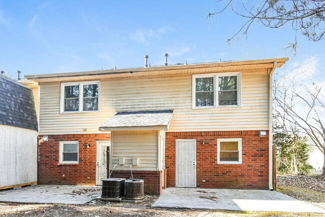 Building Photo - 1301 Sweet Pine Dr