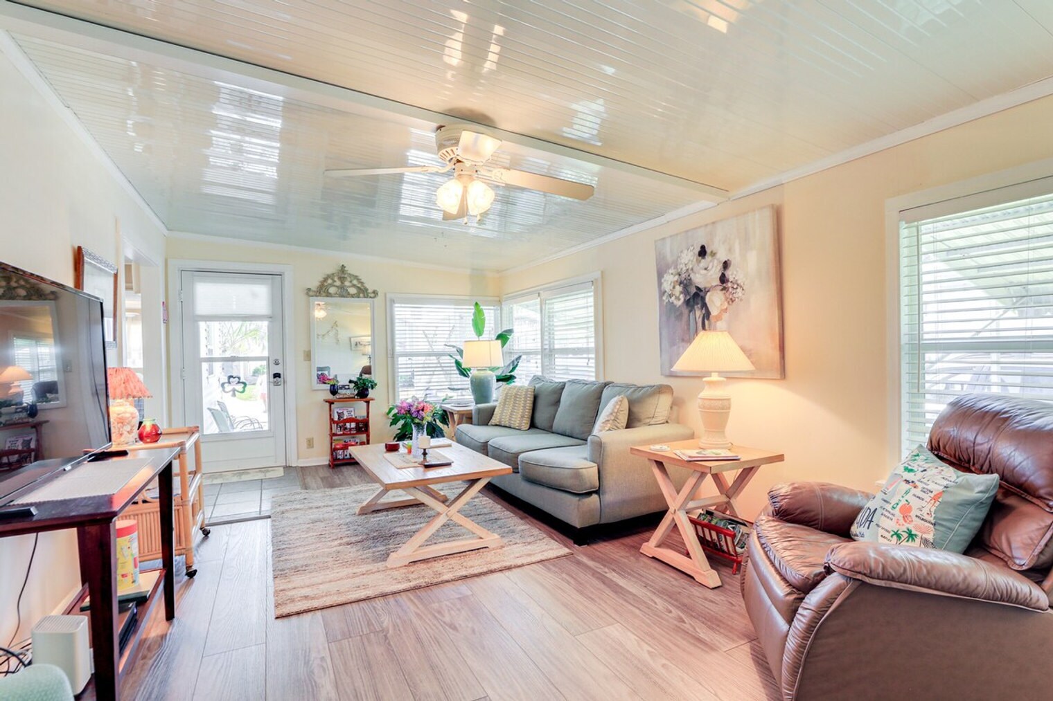 Building Photo - 670 N Green Cir