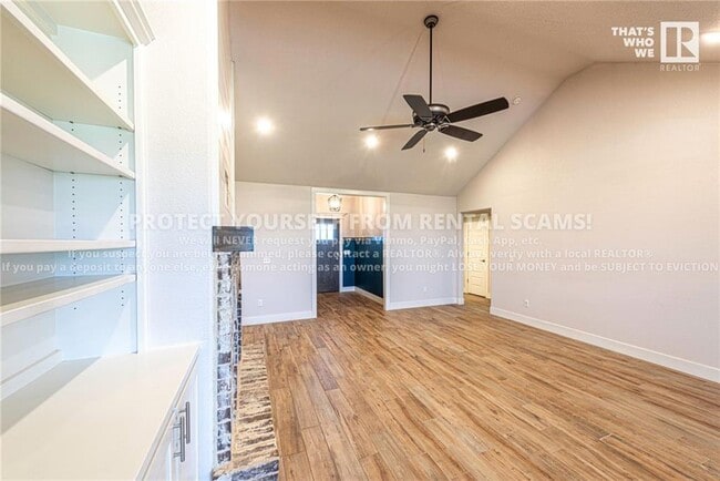 Building Photo - 528 Brooke St