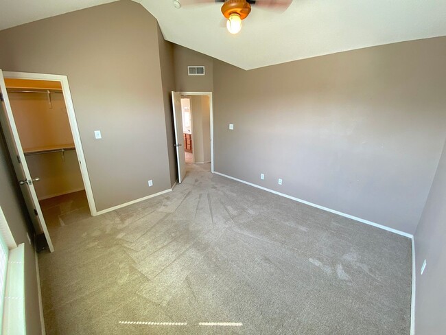 Building Photo - East El Paso 4bed3bath Refrig A/C with out...