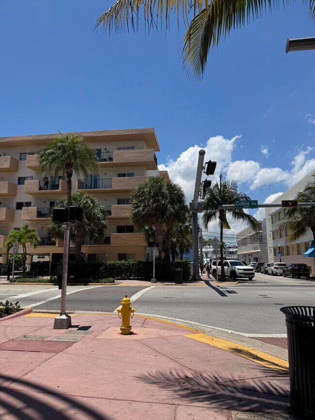 Building Photo - 1150 Collins Ave