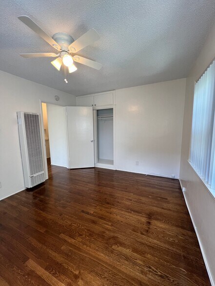 Building Photo - 722 E Carson St