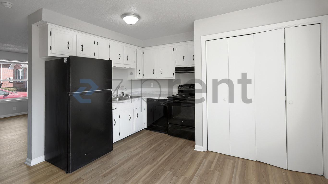 Building Photo - Unit APT E