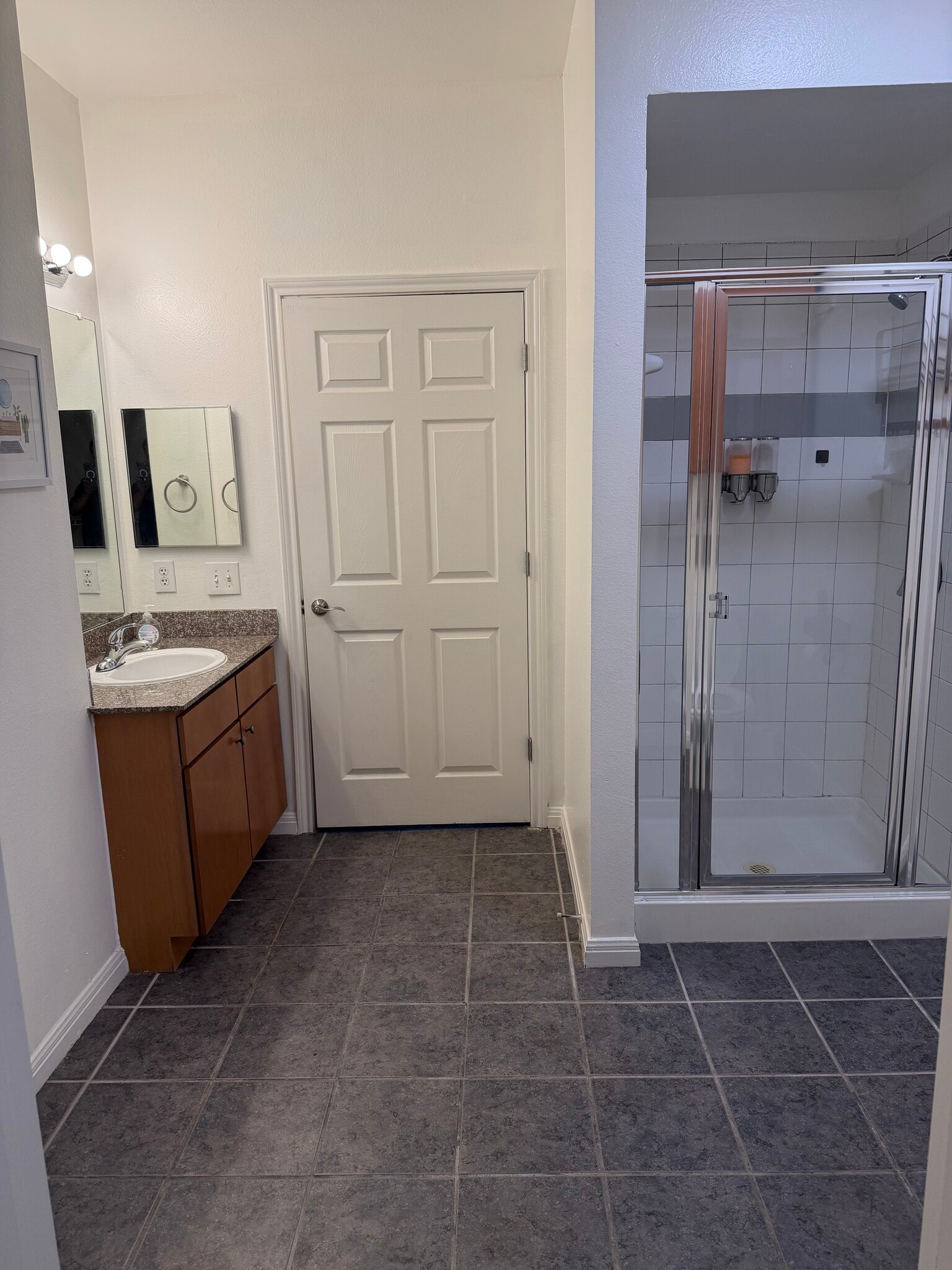 Building Photo - 2502 Leon St