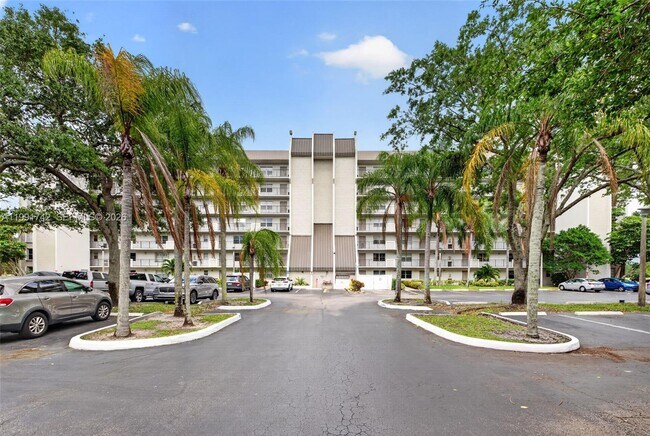 Building Photo - 3100 W Rolling Hills Cir