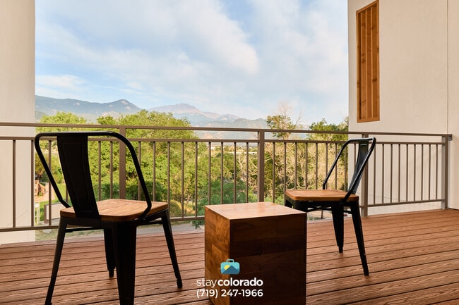 Glenn St - Upper Patio - 2248 Glenn St