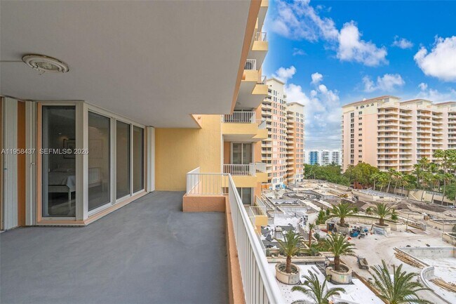 Building Photo - 785 Crandon Blvd