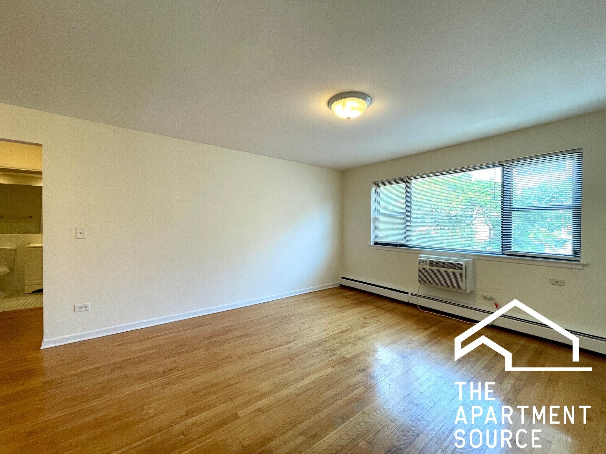 Building Photo - 6002 N Kenmore Ave