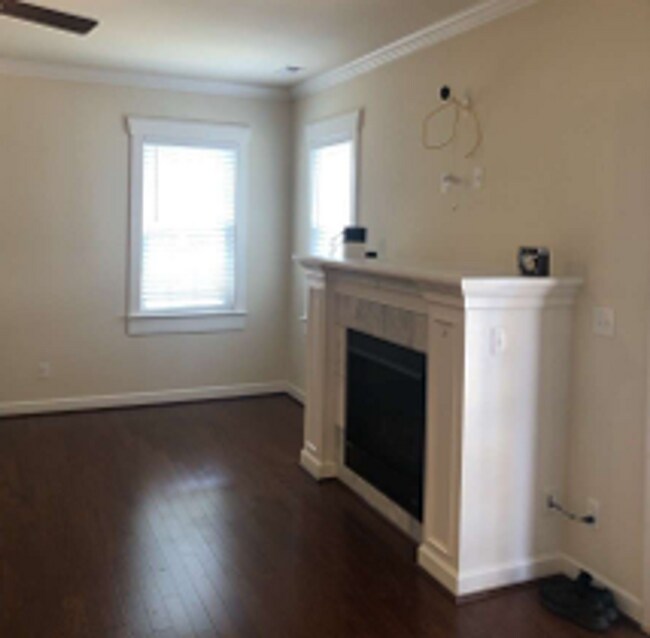 Building Photo - Spacious Four Bedroom Available July 3