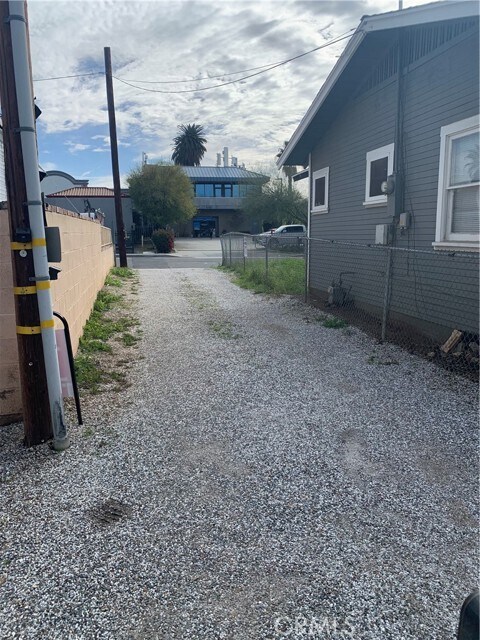 Building Photo - 315 W Colton Ave