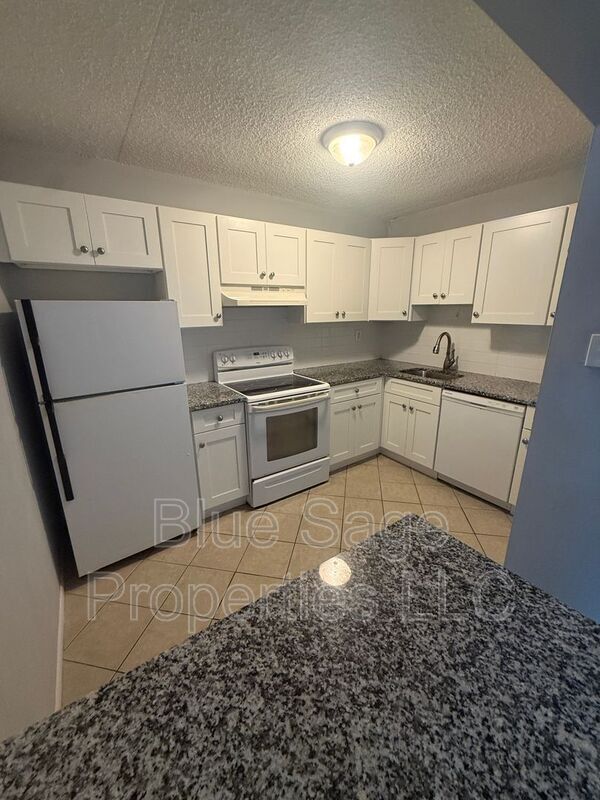 Building Photo - 722A Putnam Blvd
