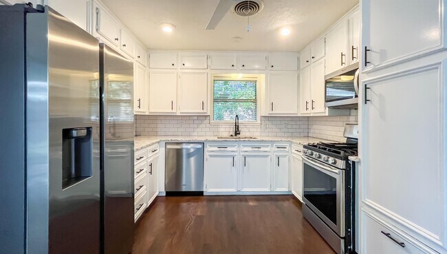 Building Photo - 3519 Midwest Dr