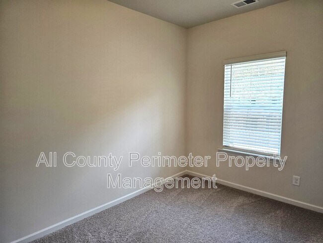 Building Photo - 256 Dupont Dr