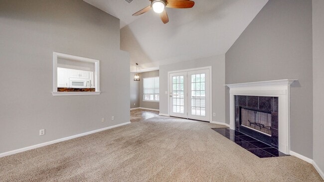 Building Photo - 4 Bedrooms, 2 Bathrooms in the Heart of Richmond Hill - Mulberry Subdivision