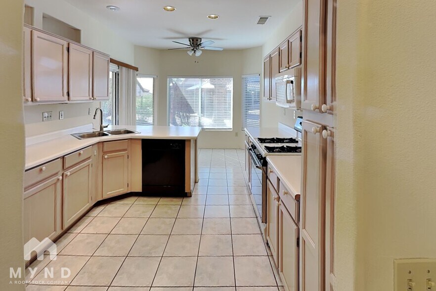 Building Photo - 16181 W Heritage Dr