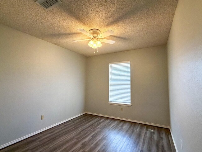 Building Photo - 9706 Aberdeen Ave