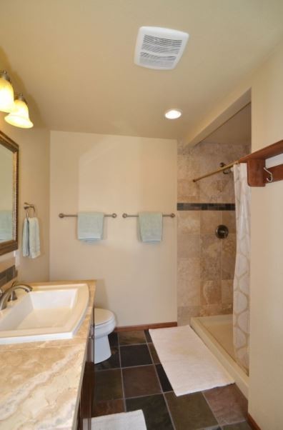 Building Photo - Fantastic 4BR, 3.5BA! Deck, FP, great yard, location!! (Regal)