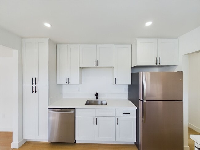 Building Photo - 3284 Luna Ave