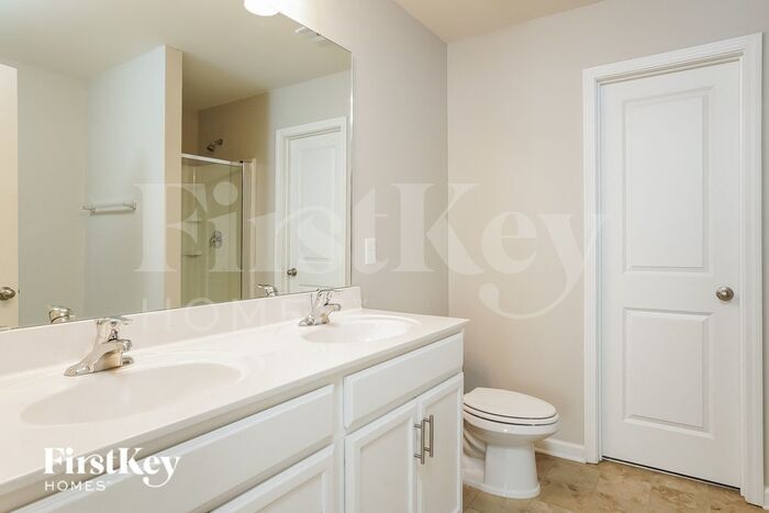 Building Photo - 1400 Glenwater Dr