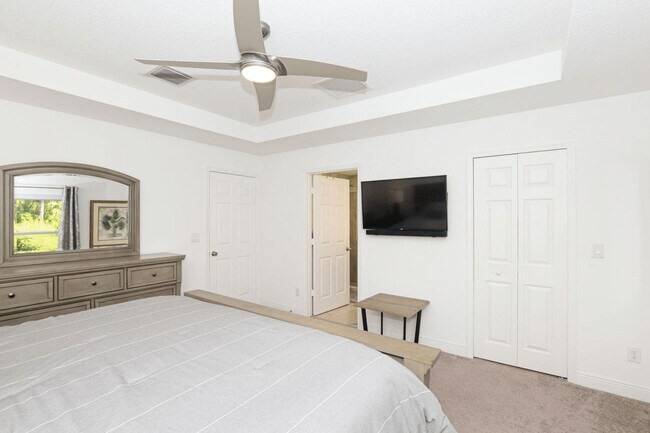 Building Photo - 9756 Palm Breezes Dr