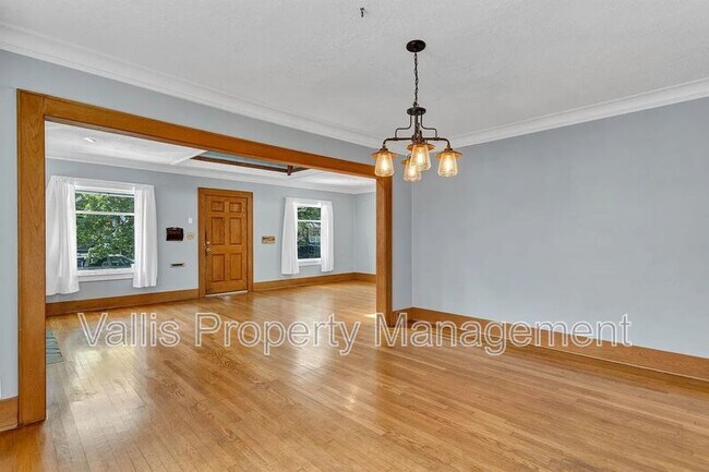Building Photo - 960 5th St NE