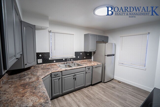 Building Photo - Newly Remodeled 3 Bedroom East of Harrison Blvd!