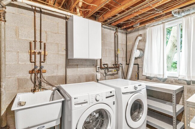 Building Photo - 1807 Fair St