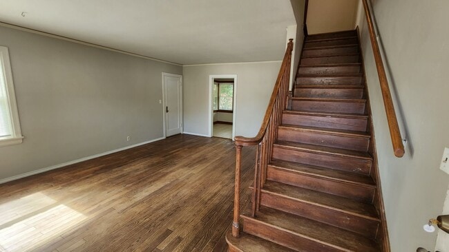Building Photo - Charming 2 bed, 1 bath Townhome -  ASK ABO...