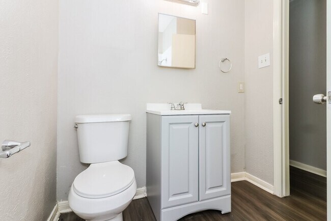 Building Photo - 7218 Wren Cir