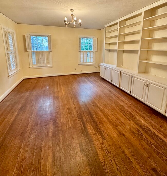 Building Photo - 3209 Mockingbird Ln