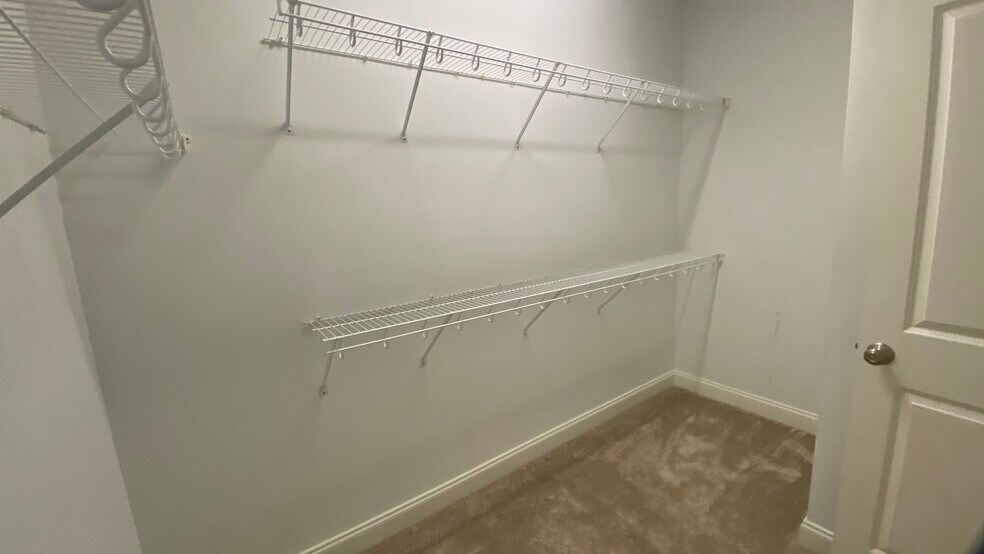 Master room walking wardrobe - 120 Denby Cir