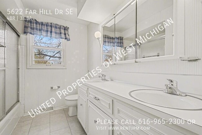 Building Photo - 5622 Far Hill Dr SE