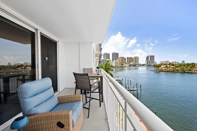 Building Photo - 511 Bayshore Dr
