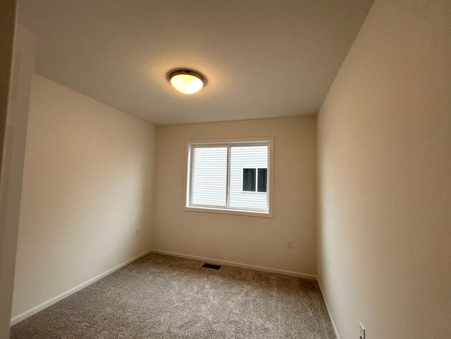 Building Photo - Spacious & Stylish 4-Bed Home with Modern Finishes and Attached 2-Stall Garage