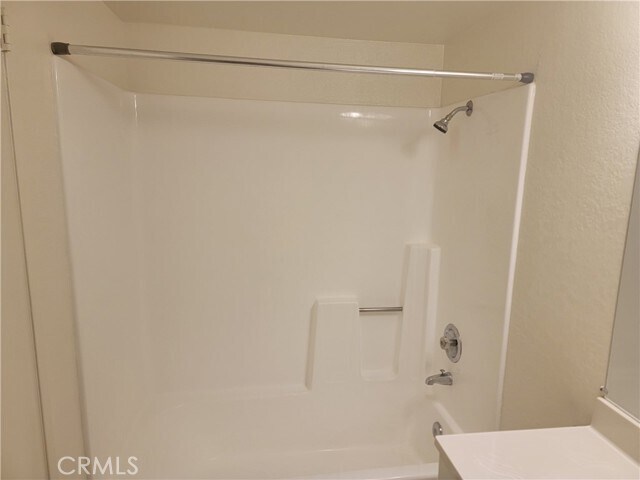 Building Photo - 435 W 9th St