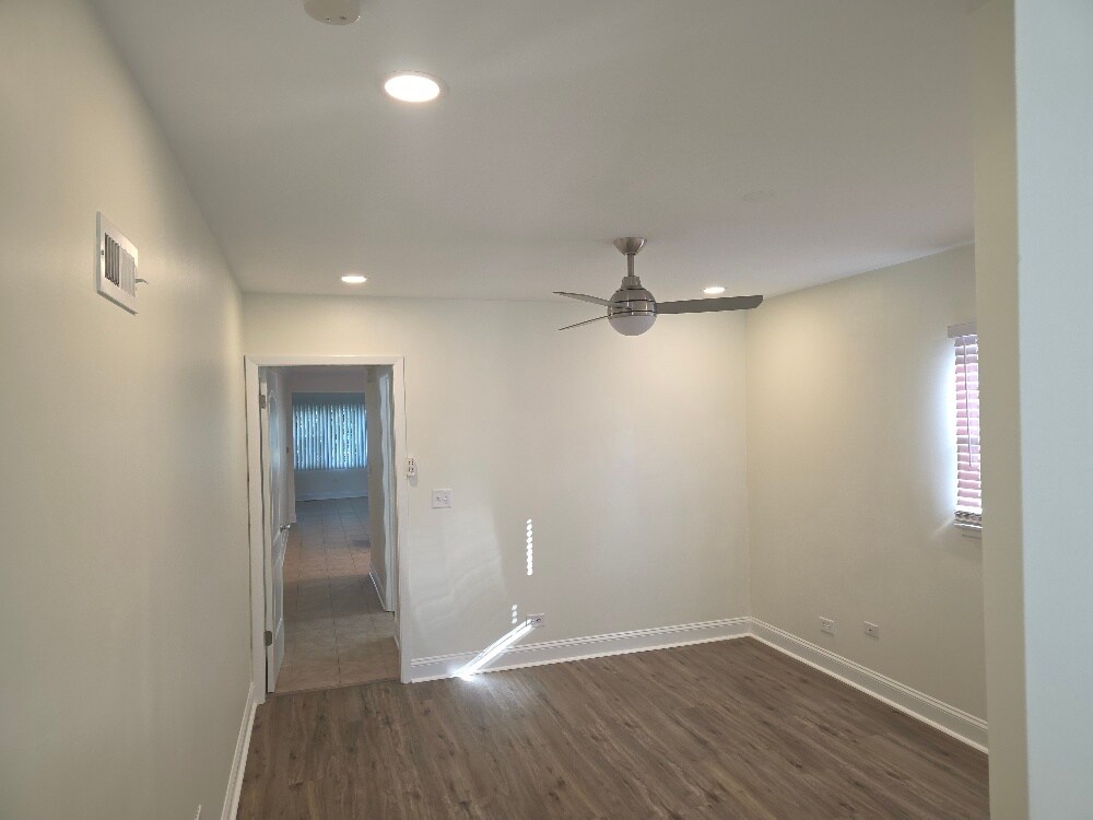 Building Photo - 826 E Capri Dr